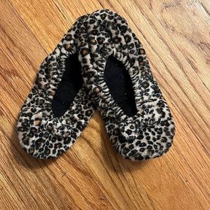Leopard print slippers- leather bottoms- size L (8–9)